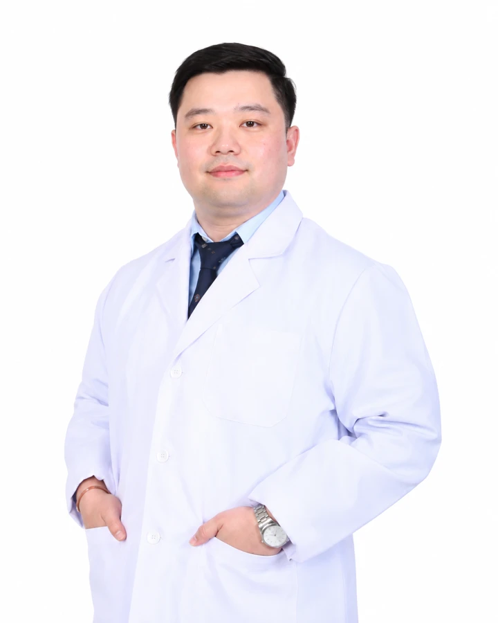 Dr. Ratchakrit Ekamorndilok